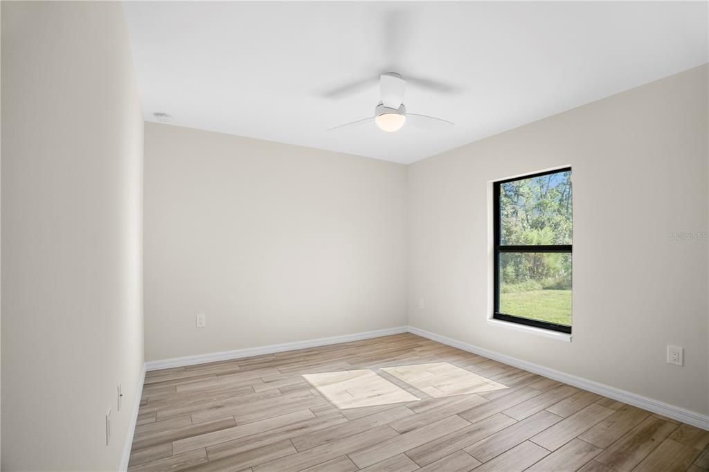 合同活跃: $349,900 (3 贝兹, 2 浴室, 1500 平方英尺)