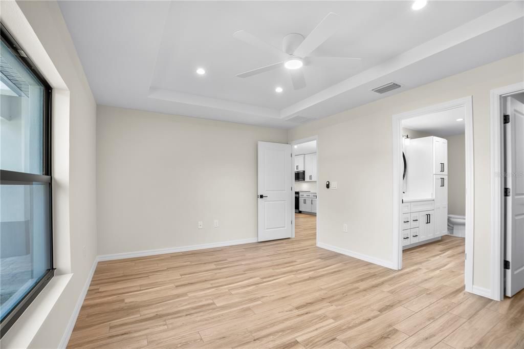 合同活跃: $349,900 (3 贝兹, 2 浴室, 1500 平方英尺)