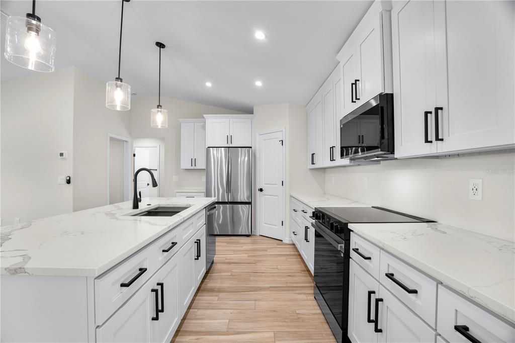 合同活跃: $349,900 (3 贝兹, 2 浴室, 1500 平方英尺)