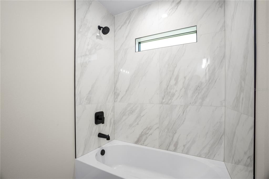 合同活跃: $349,900 (3 贝兹, 2 浴室, 1500 平方英尺)