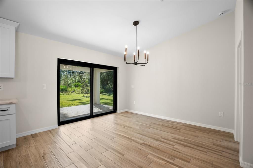 合同活跃: $349,900 (3 贝兹, 2 浴室, 1500 平方英尺)