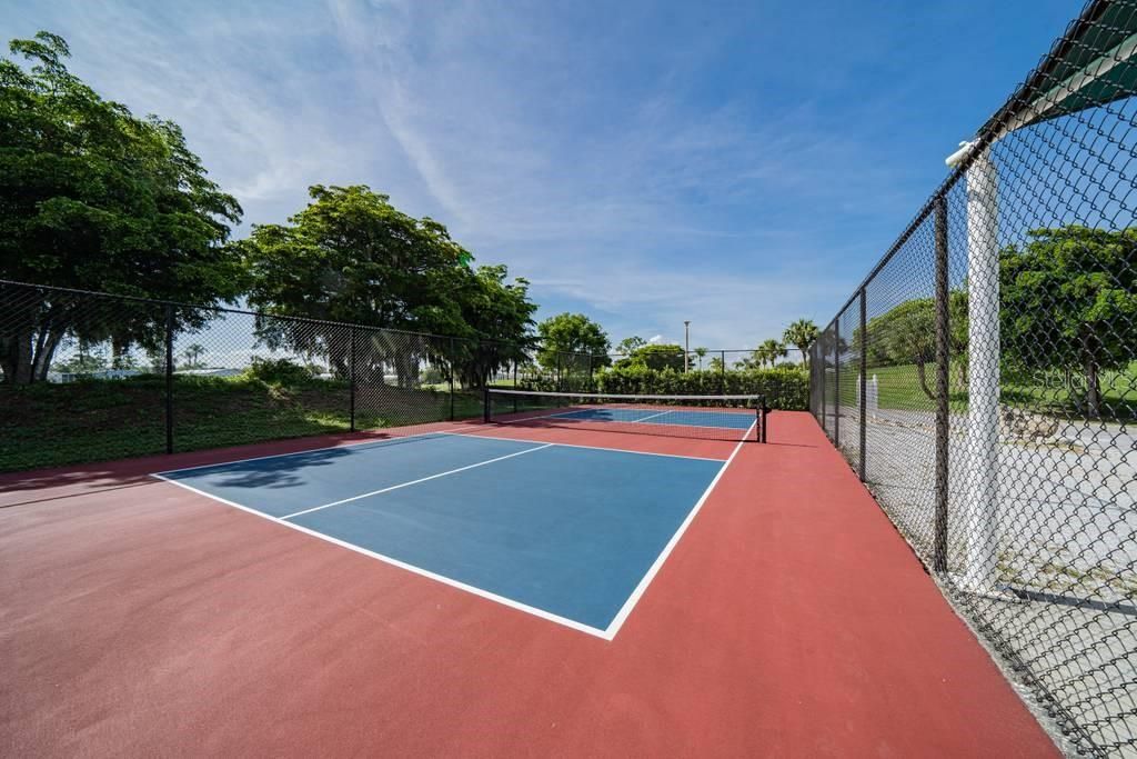 For Sale: $215,000 (3 beds, 2 baths, 1344 Square Feet)