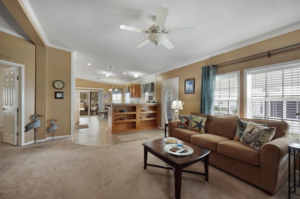 For Sale: $215,000 (3 beds, 2 baths, 1344 Square Feet)