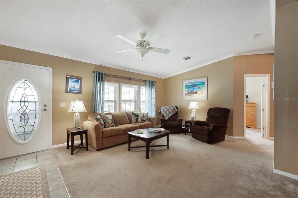 For Sale: $215,000 (3 beds, 2 baths, 1344 Square Feet)