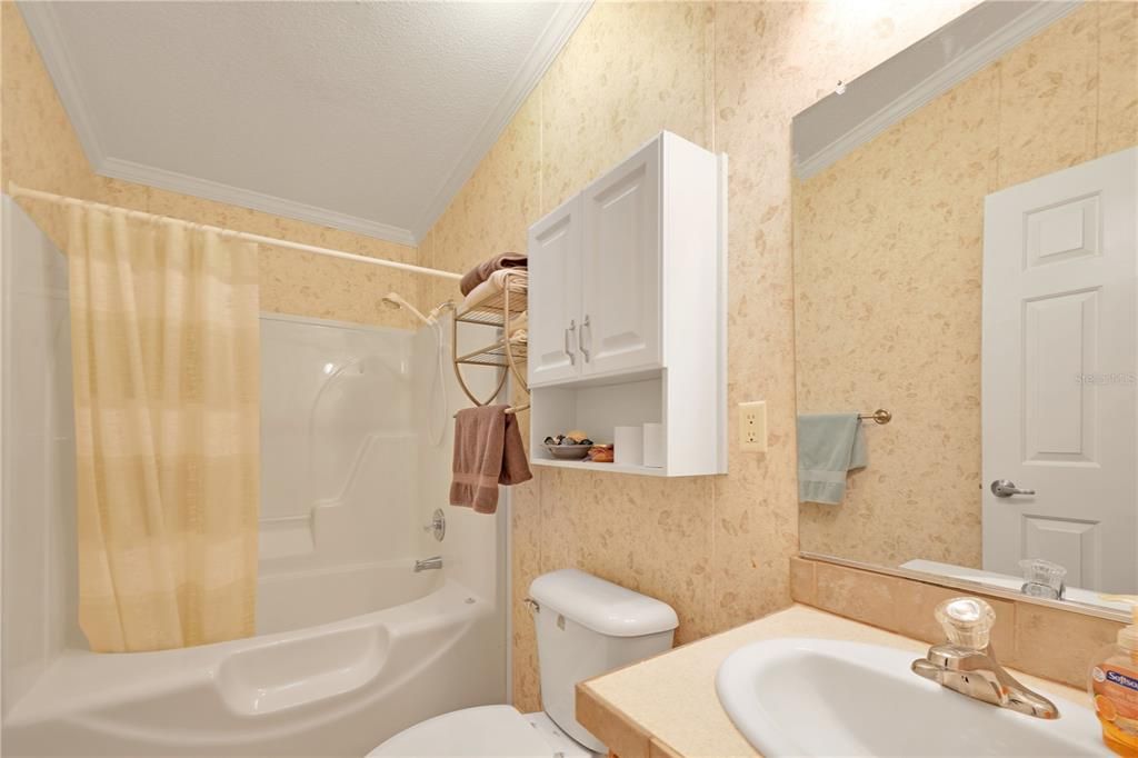 For Sale: $215,000 (3 beds, 2 baths, 1344 Square Feet)