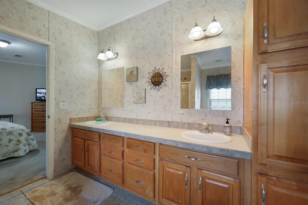 For Sale: $215,000 (3 beds, 2 baths, 1344 Square Feet)