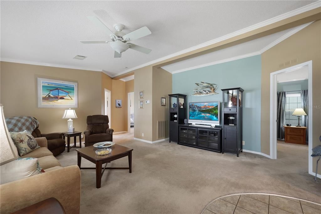 For Sale: $215,000 (3 beds, 2 baths, 1344 Square Feet)