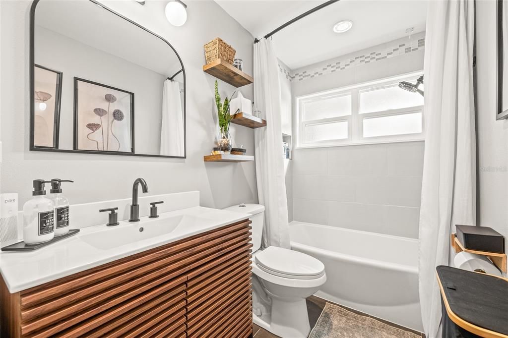 合同活跃: $549,500 (3 贝兹, 2 浴室, 1554 平方英尺)