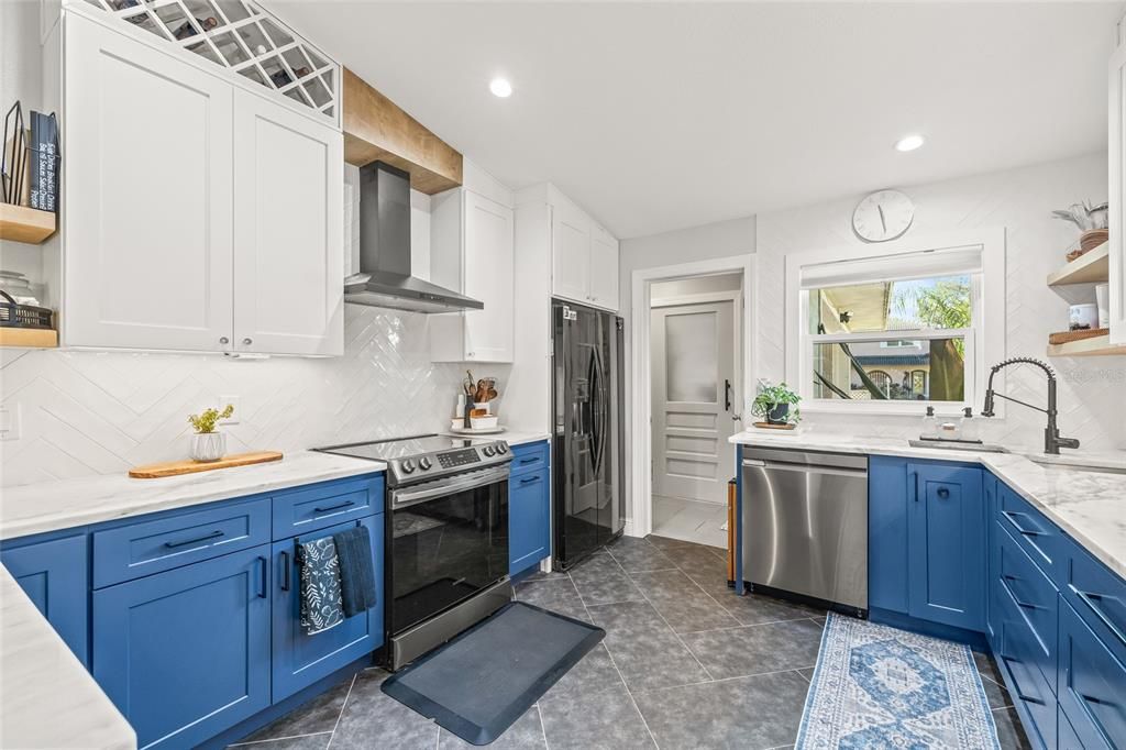 合同活跃: $549,500 (3 贝兹, 2 浴室, 1554 平方英尺)