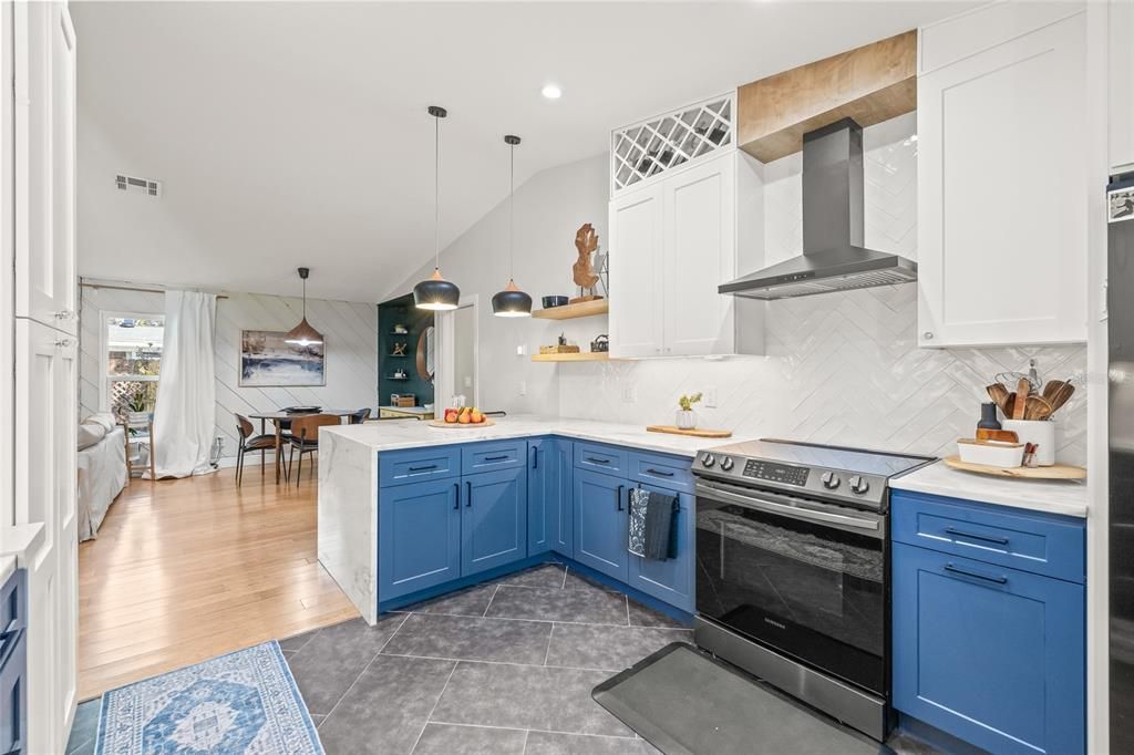 合同活跃: $549,500 (3 贝兹, 2 浴室, 1554 平方英尺)