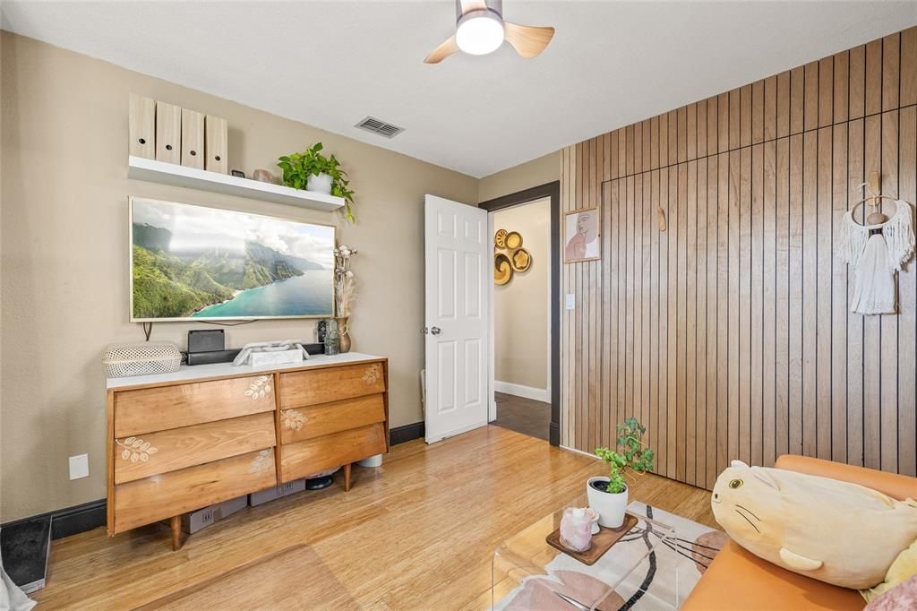 合同活跃: $549,500 (3 贝兹, 2 浴室, 1554 平方英尺)