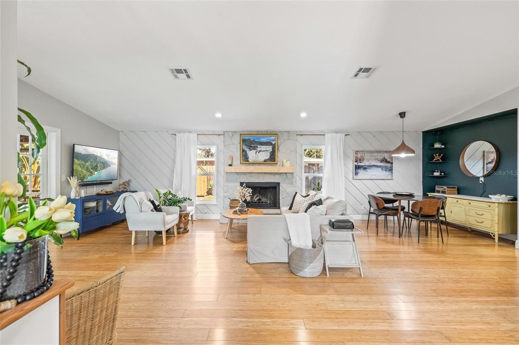 合同活跃: $549,500 (3 贝兹, 2 浴室, 1554 平方英尺)