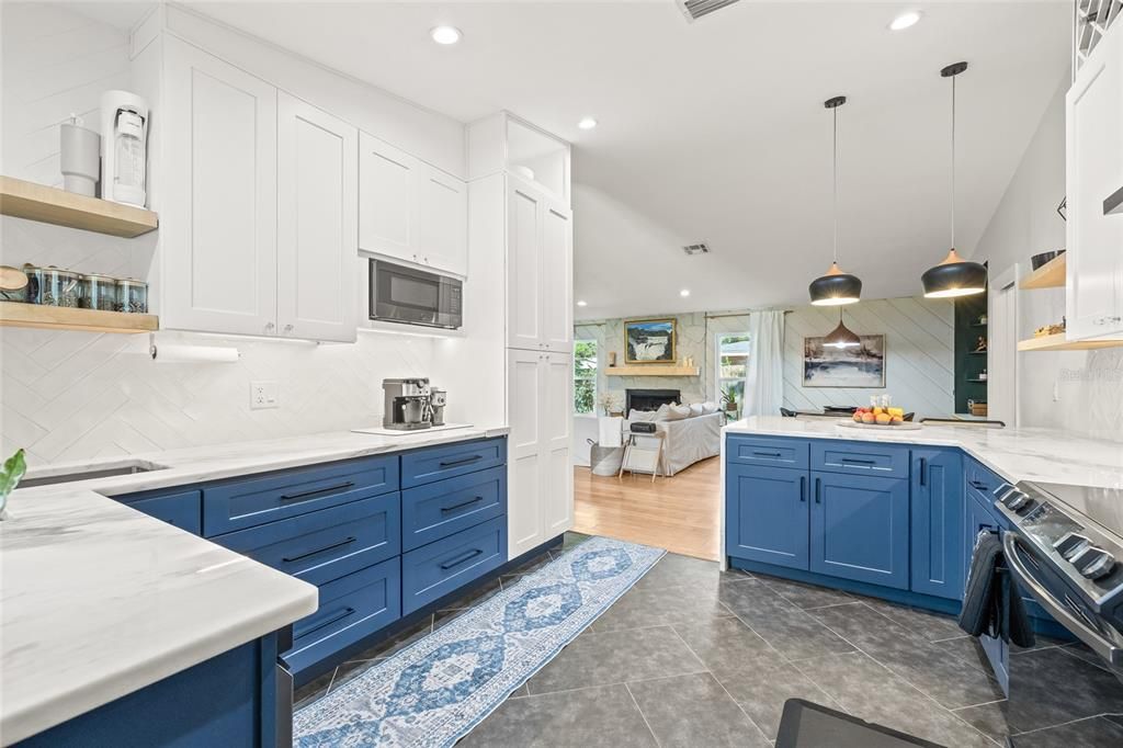 合同活跃: $549,500 (3 贝兹, 2 浴室, 1554 平方英尺)