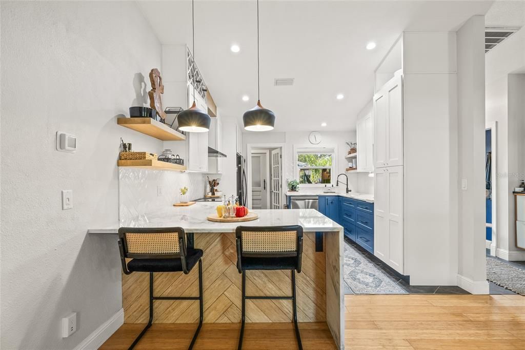 合同活跃: $549,500 (3 贝兹, 2 浴室, 1554 平方英尺)