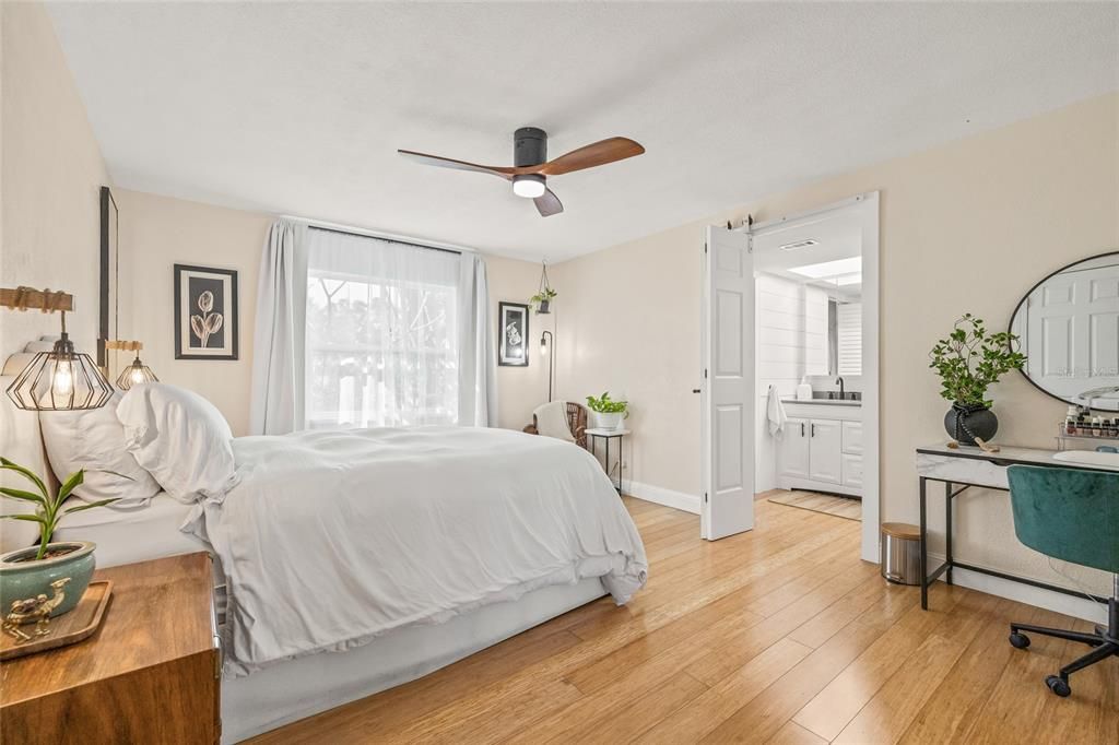 合同活跃: $549,500 (3 贝兹, 2 浴室, 1554 平方英尺)