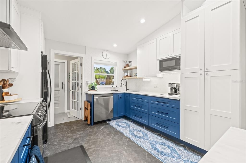 合同活跃: $549,500 (3 贝兹, 2 浴室, 1554 平方英尺)