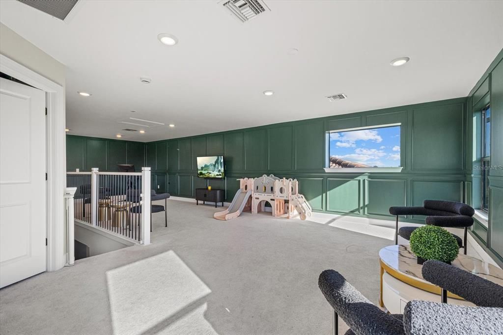 For Sale: $1,650,000 (4 beds, 4 baths, 3963 Square Feet)