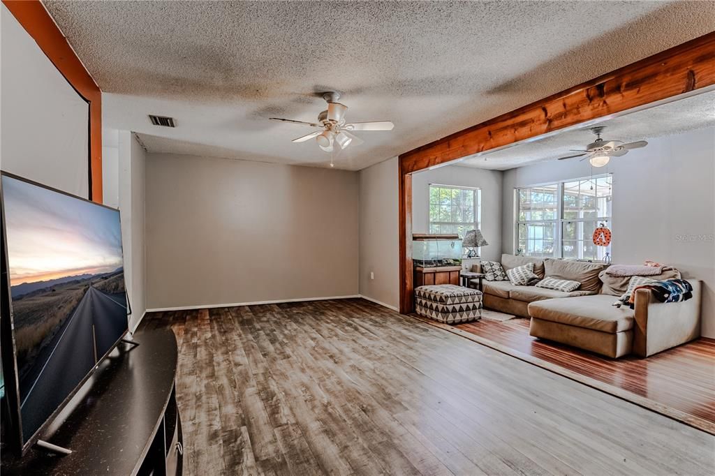 待售: $210,000 (3 贝兹, 2 浴室, 1280 平方英尺)