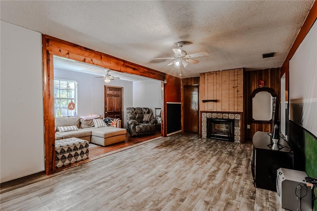 待售: $210,000 (3 贝兹, 2 浴室, 1280 平方英尺)