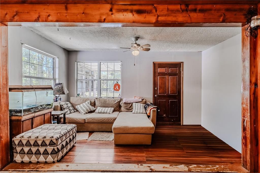 待售: $210,000 (3 贝兹, 2 浴室, 1280 平方英尺)