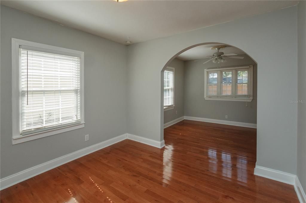 Под контрактом: $1,947 (2 спален, 2 ванн, 1110 Квадратных фут)