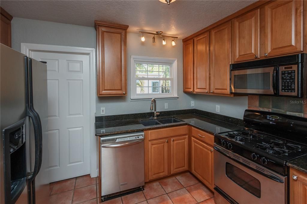 Под контрактом: $1,947 (2 спален, 2 ванн, 1110 Квадратных фут)