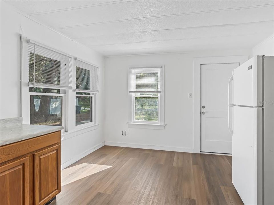 Active With Contract: $79,900 (1 beds, 1 baths, 672 Square Feet)