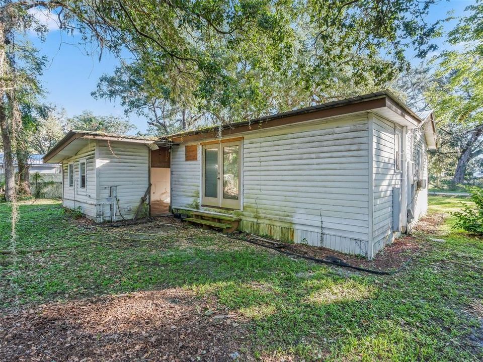 Active With Contract: $79,900 (1 beds, 1 baths, 672 Square Feet)