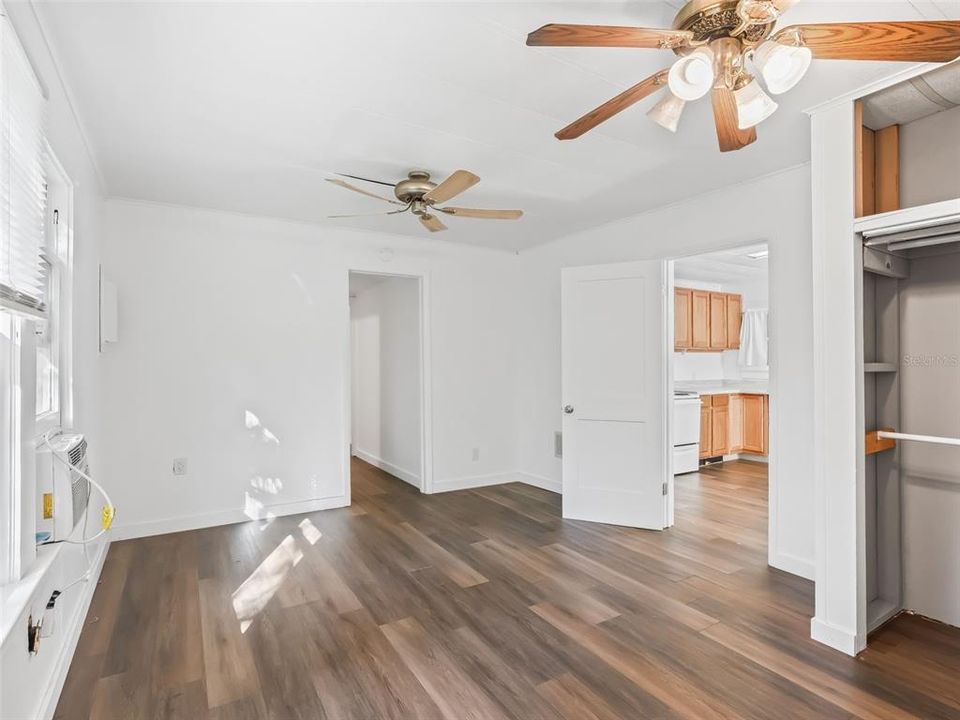 Active With Contract: $79,900 (1 beds, 1 baths, 672 Square Feet)