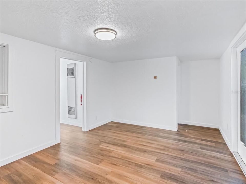 Active With Contract: $79,900 (1 beds, 1 baths, 672 Square Feet)