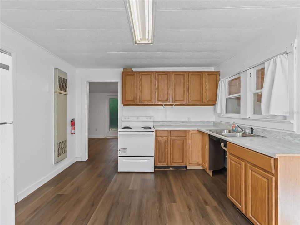 Active With Contract: $79,900 (1 beds, 1 baths, 672 Square Feet)