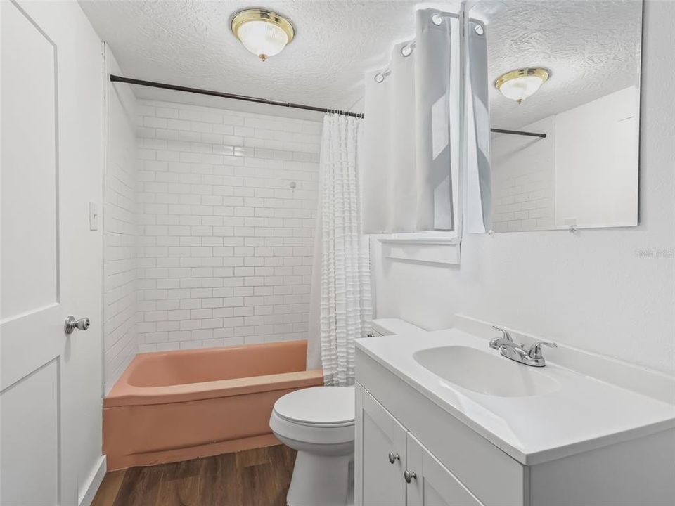 Active With Contract: $79,900 (1 beds, 1 baths, 672 Square Feet)