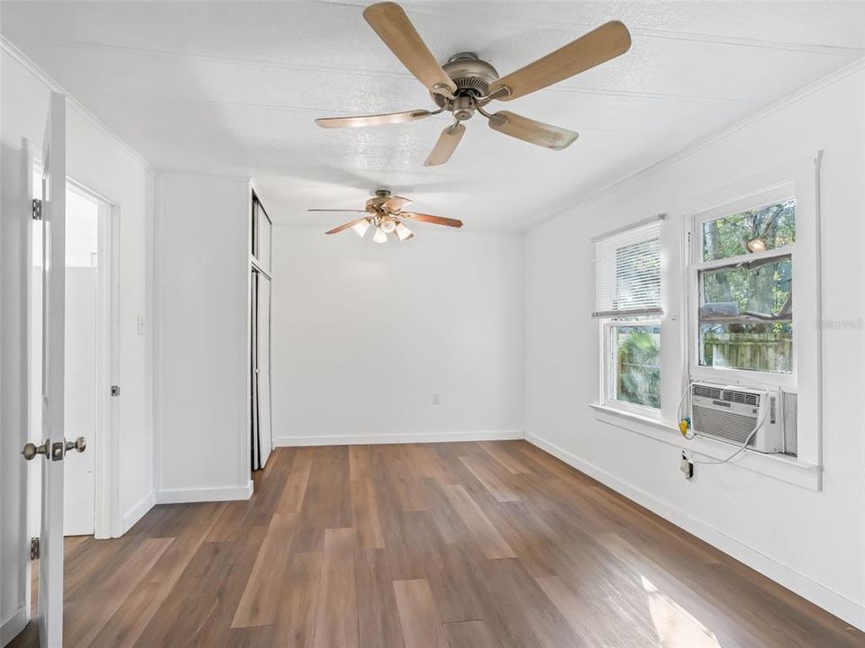 Active With Contract: $79,900 (1 beds, 1 baths, 672 Square Feet)