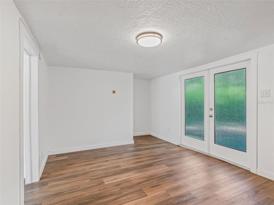 Active With Contract: $79,900 (1 beds, 1 baths, 672 Square Feet)