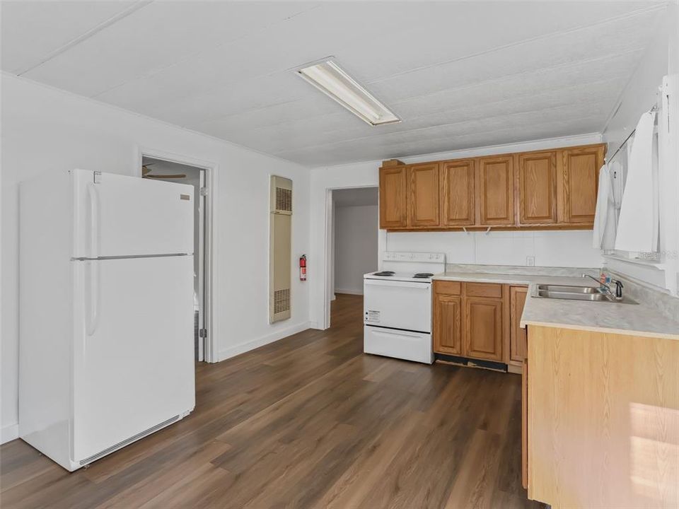 Active With Contract: $79,900 (1 beds, 1 baths, 672 Square Feet)