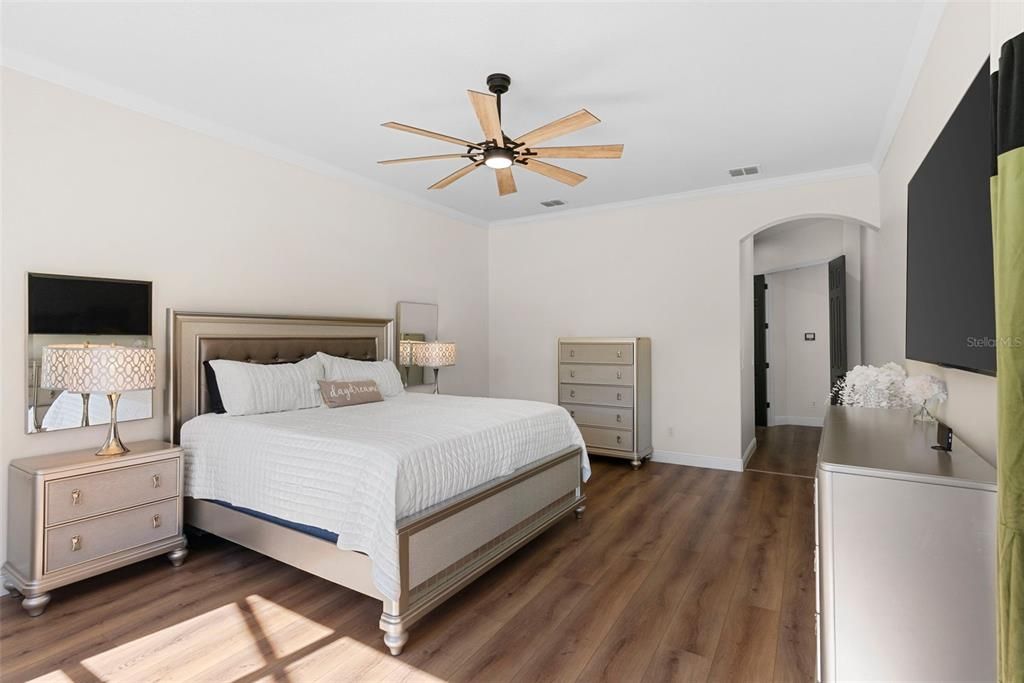 Под контрактом: $875,000 (5 спален, 5 ванн, 3277 Квадратных фут)