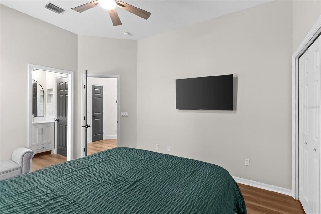 Под контрактом: $875,000 (5 спален, 5 ванн, 3277 Квадратных фут)