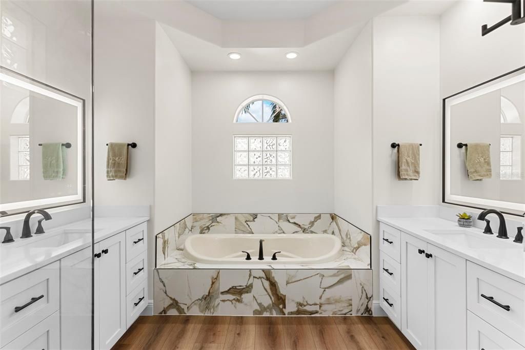 Под контрактом: $875,000 (5 спален, 5 ванн, 3277 Квадратных фут)