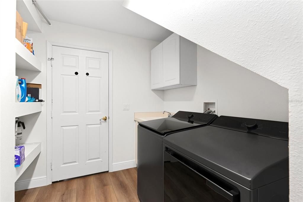 Под контрактом: $875,000 (5 спален, 5 ванн, 3277 Квадратных фут)