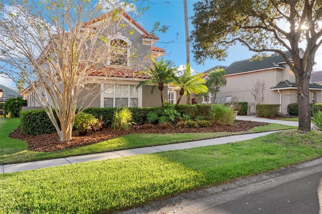 Под контрактом: $875,000 (5 спален, 5 ванн, 3277 Квадратных фут)