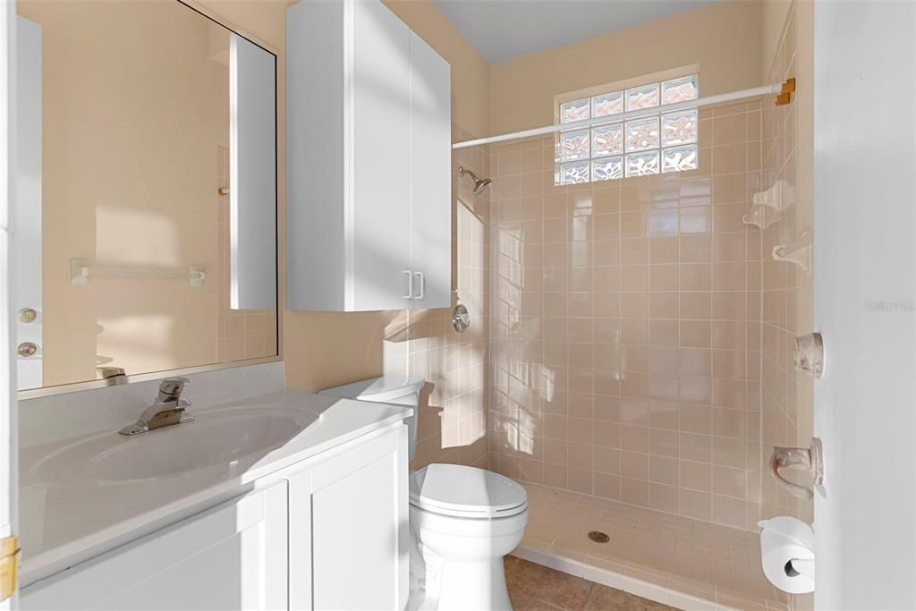 Под контрактом: $875,000 (5 спален, 5 ванн, 3277 Квадратных фут)