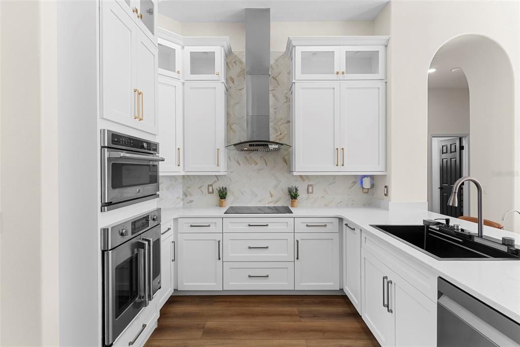 Под контрактом: $875,000 (5 спален, 5 ванн, 3277 Квадратных фут)