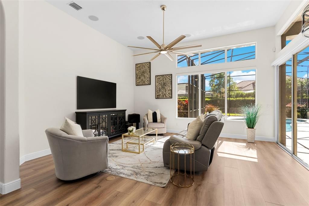 Под контрактом: $875,000 (5 спален, 5 ванн, 3277 Квадратных фут)