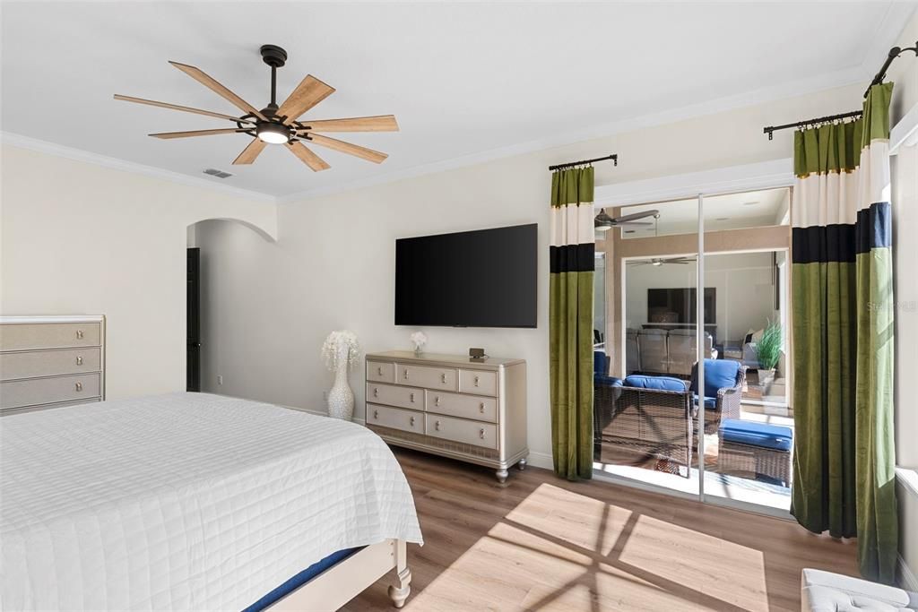 Под контрактом: $875,000 (5 спален, 5 ванн, 3277 Квадратных фут)