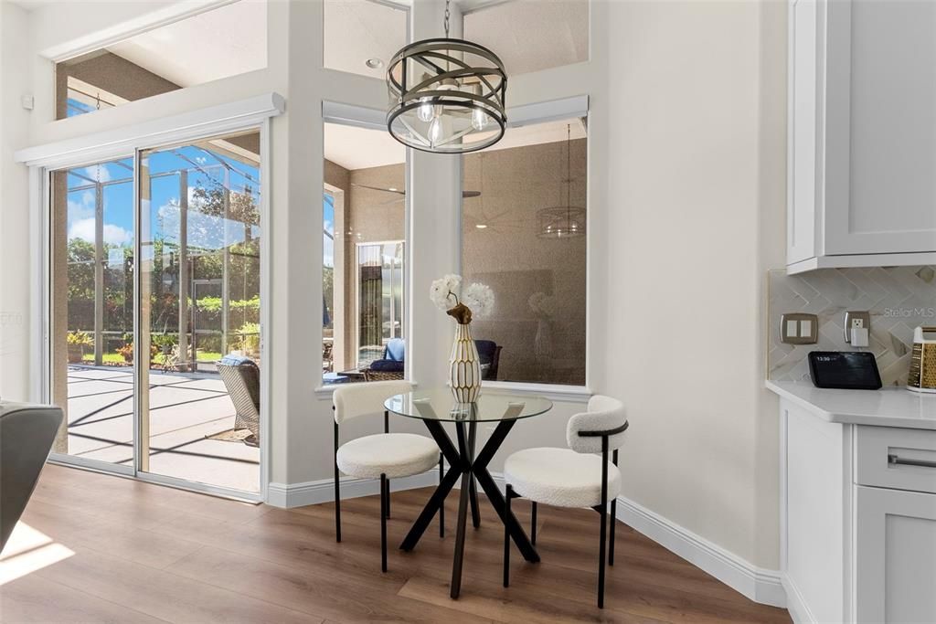 Под контрактом: $875,000 (5 спален, 5 ванн, 3277 Квадратных фут)