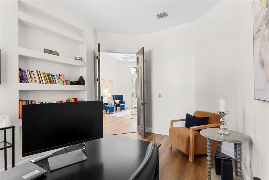 Под контрактом: $875,000 (5 спален, 5 ванн, 3277 Квадратных фут)