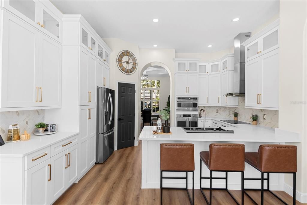 Под контрактом: $875,000 (5 спален, 5 ванн, 3277 Квадратных фут)