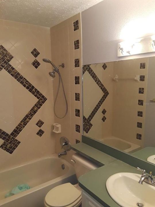 出租: $1,299 (2 贝兹, 2 浴室, 1010 平方英尺)