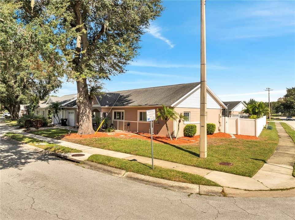 Activo con contrato: $390,000 (3 camas, 2 baños, 1431 Pies cuadrados)