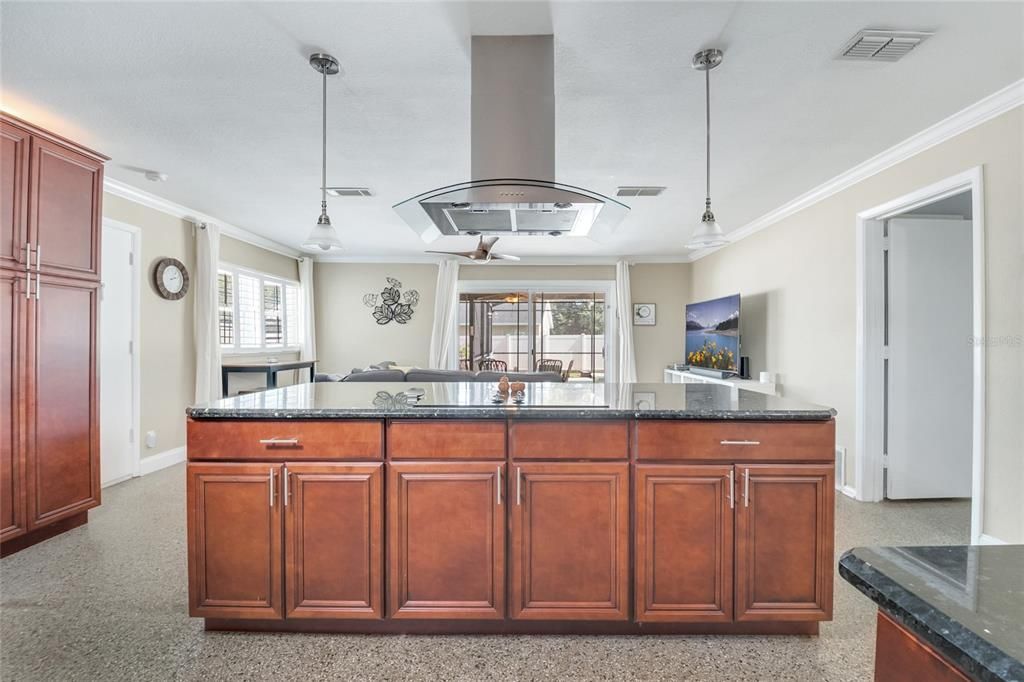 Activo con contrato: $390,000 (3 camas, 2 baños, 1431 Pies cuadrados)